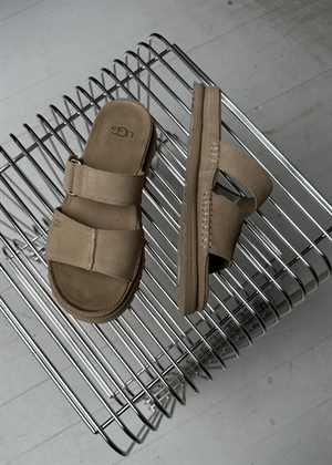 W GoldenGaze slide sandal Mustard Seed UGG 